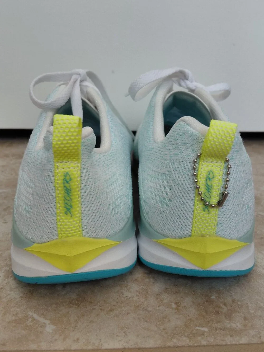 Skechers features air